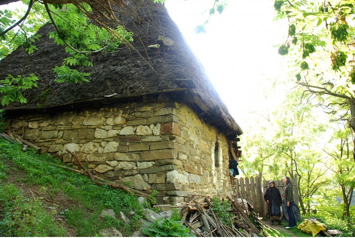 De vorbă cu tanti Leontina,  din satul Valea Mânăstirii