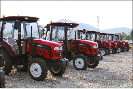 Revista Satul - Anul I, nr. 3, octombrie-decembrie 2009: Dezvoltare rurală: Soluţii pentru înnoirea parcului de maşini agricole