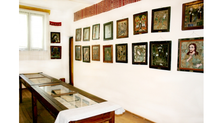 Portraits of Sibiel - A Community of Glances and Souls