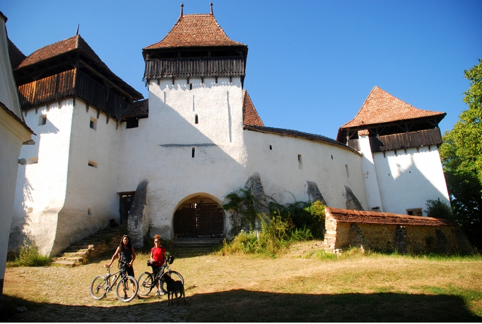 Cu Hercules la bisericile fortificate